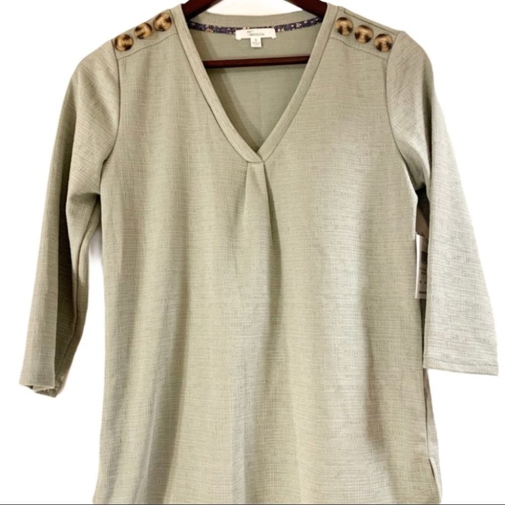 NWT 89th & Madison Green V Neck with Buttons!